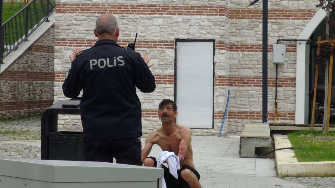 Açım deyip sokakta kendini kesen adamın mal varlığı dudak uçuklattı - Resim: 2